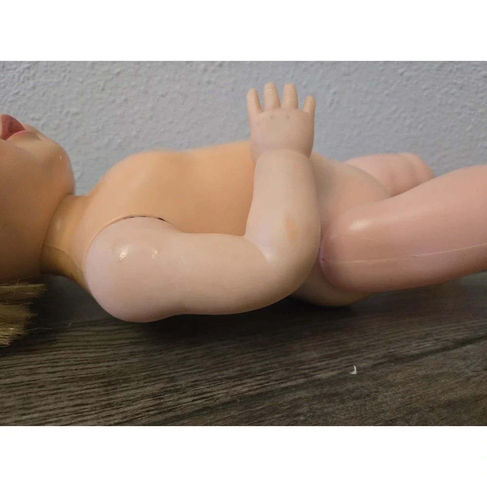 Vintage 1968 Deluxe Topper Toys Baby Party Doll 18